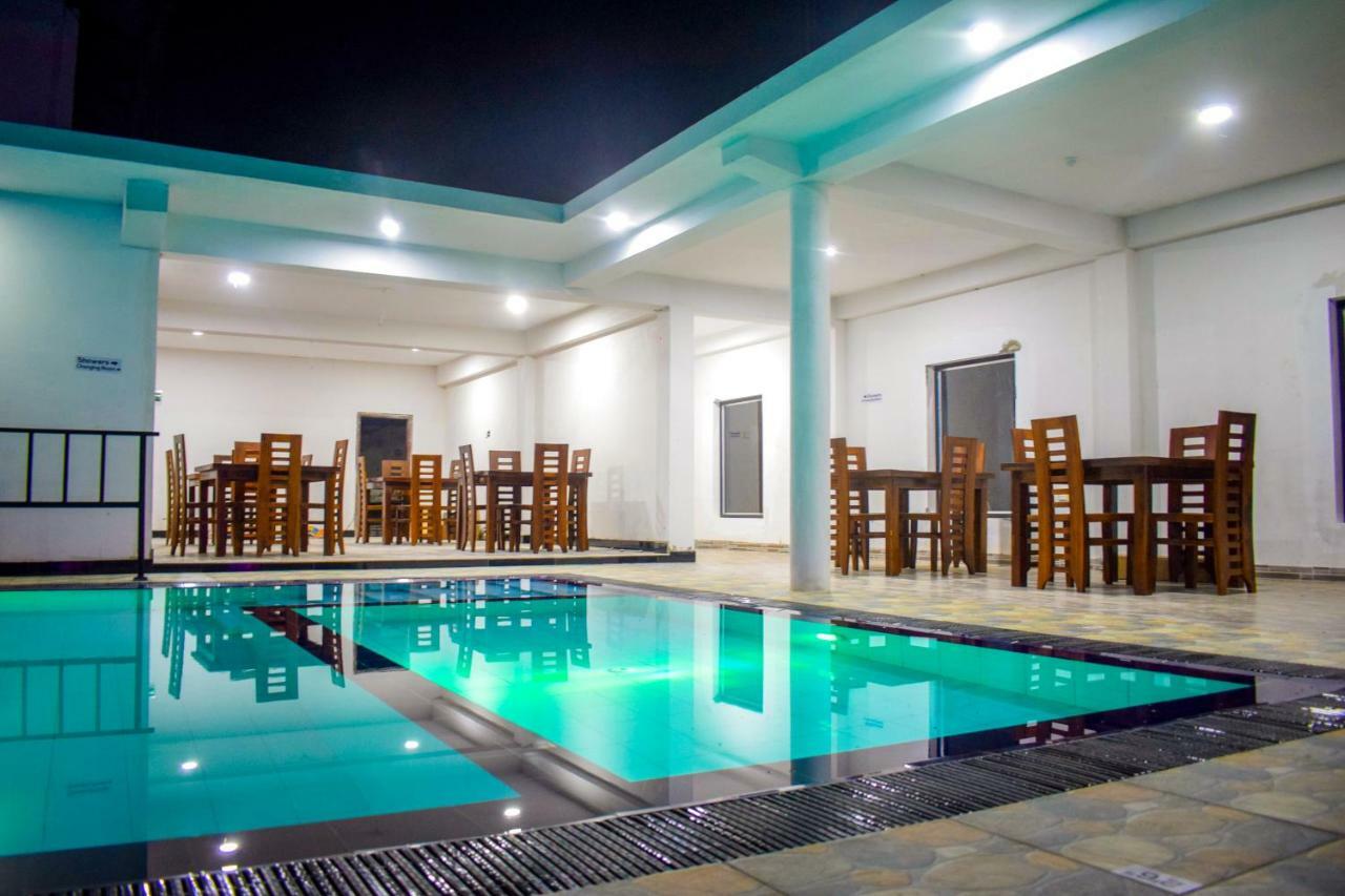 Lion Resort 폴로나루와 외부 사진