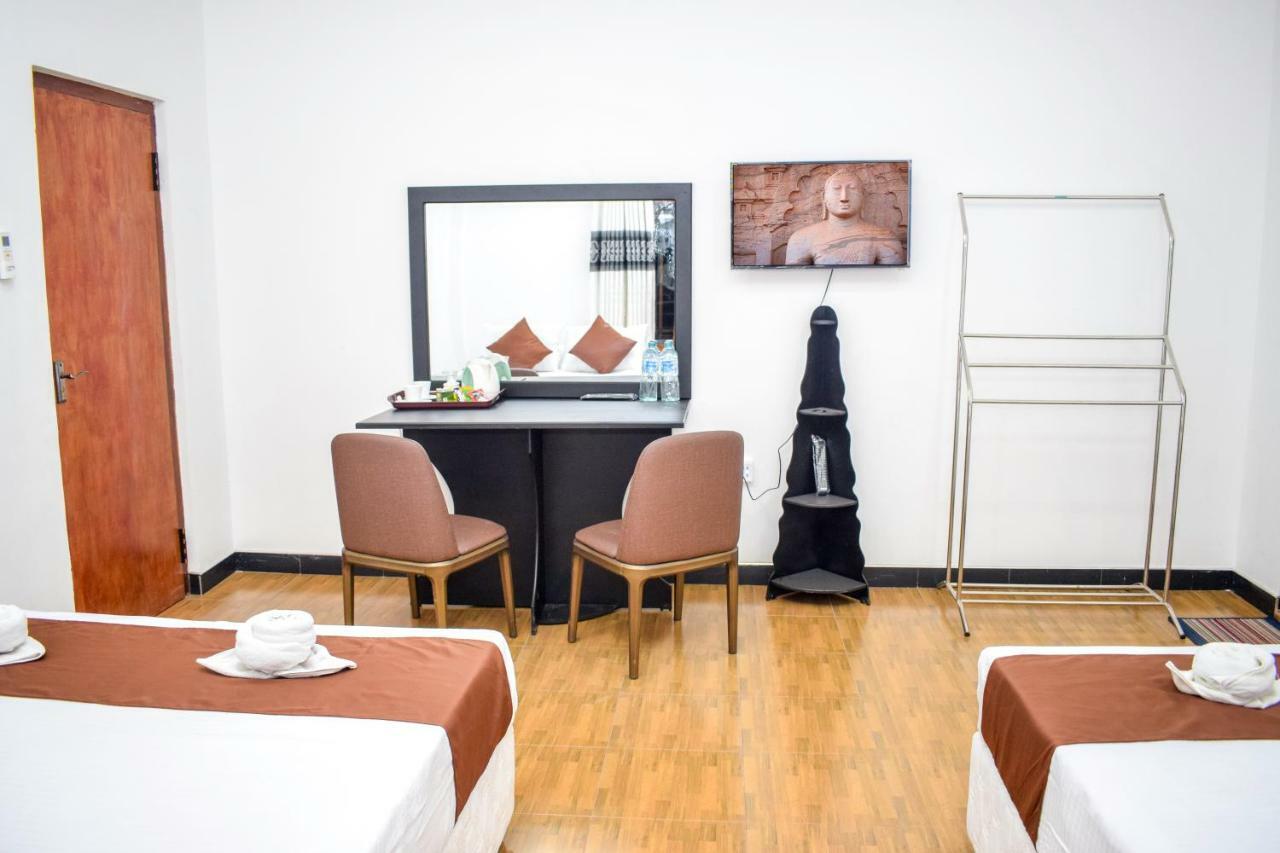 Lion Resort 폴로나루와 외부 사진