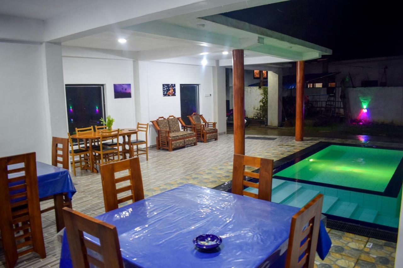 Lion Resort 폴로나루와 외부 사진