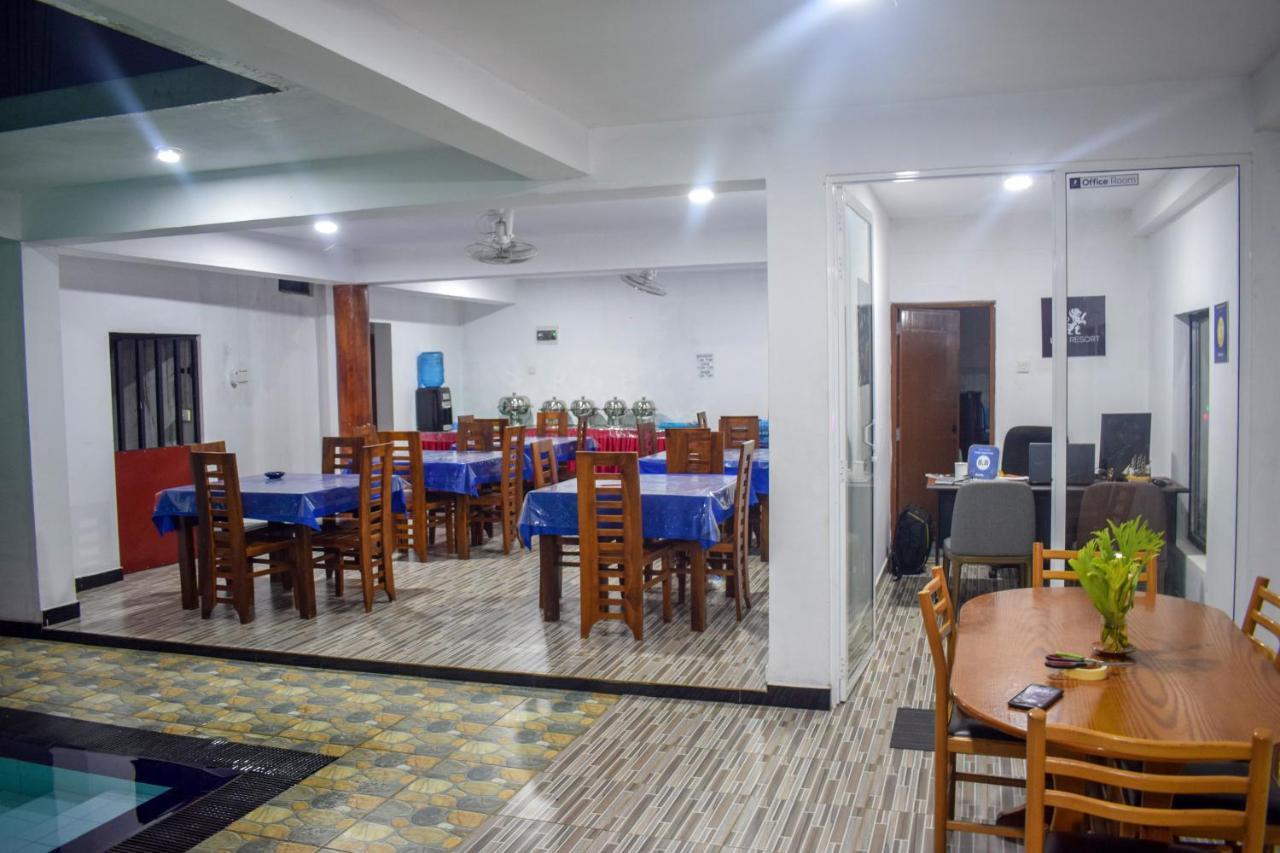 Lion Resort 폴로나루와 외부 사진